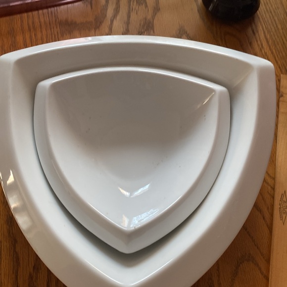 Two Large white ceramic heavy serving platters. - Picture 6 of 6